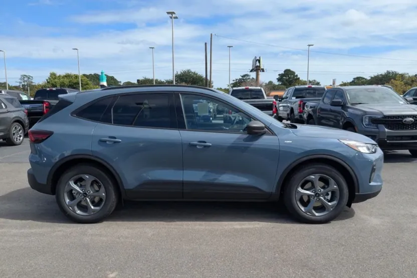 2026 Ford Escape ST-Line photo 1