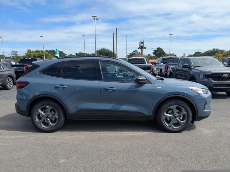 2026 Ford Escape ST-Line photo 1