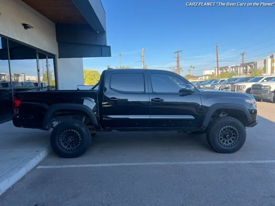 2017 Toyota Tacoma TRD Off-Road photo 1