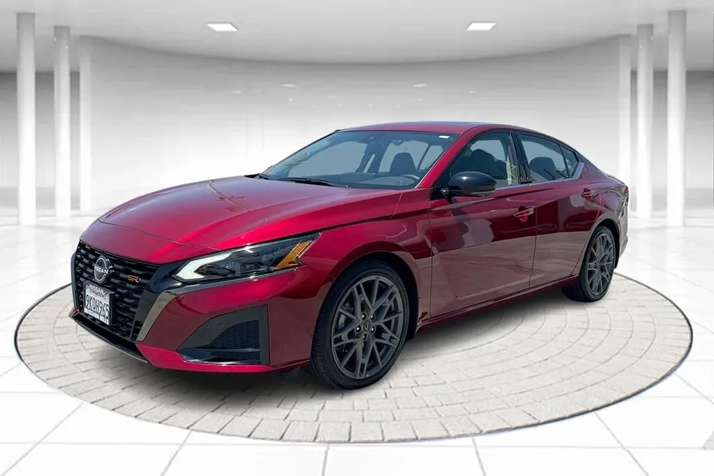 2023 Nissan Altima 2.5 SV photo 1
