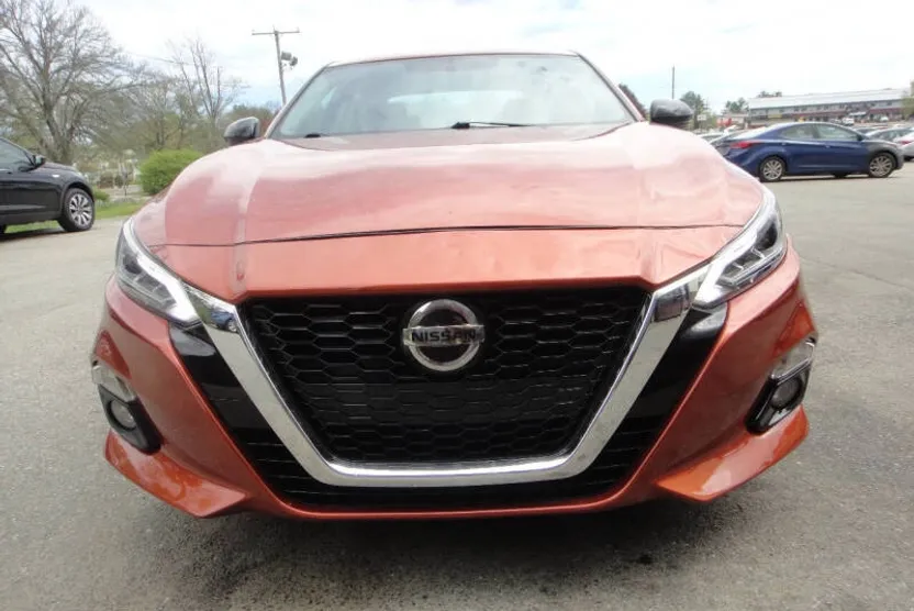 2019 Nissan Altima SR photo 1