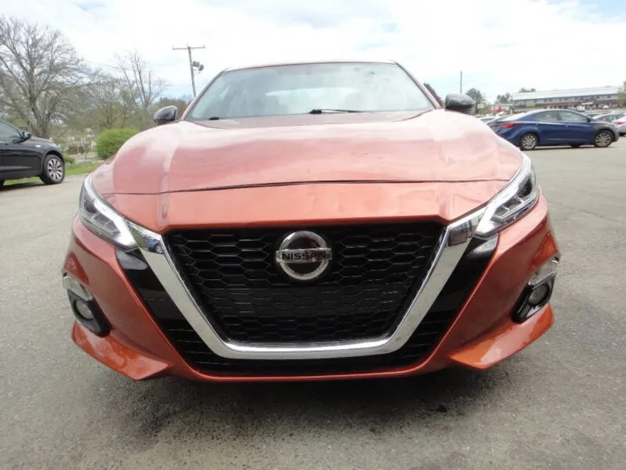 2019 Nissan Altima SR photo 1