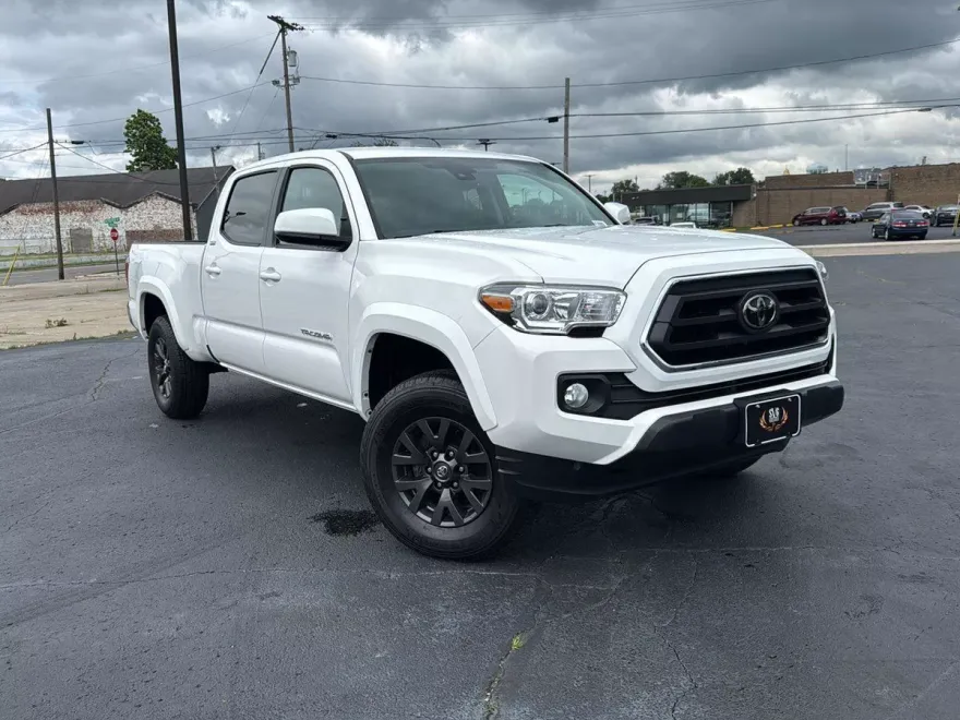 2022 Toyota Tacoma 4x4 SR5 photo 1