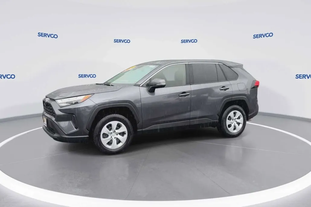 2023 Toyota RAV4 LE photo 1