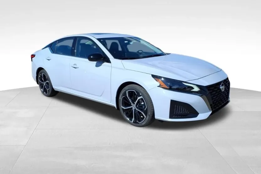 2025 Nissan Altima SR photo 1