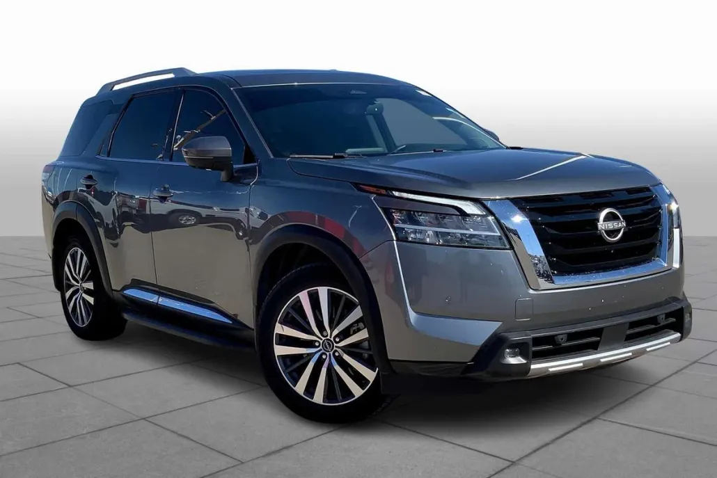 2022 Nissan Pathfinder Platinum photo 1