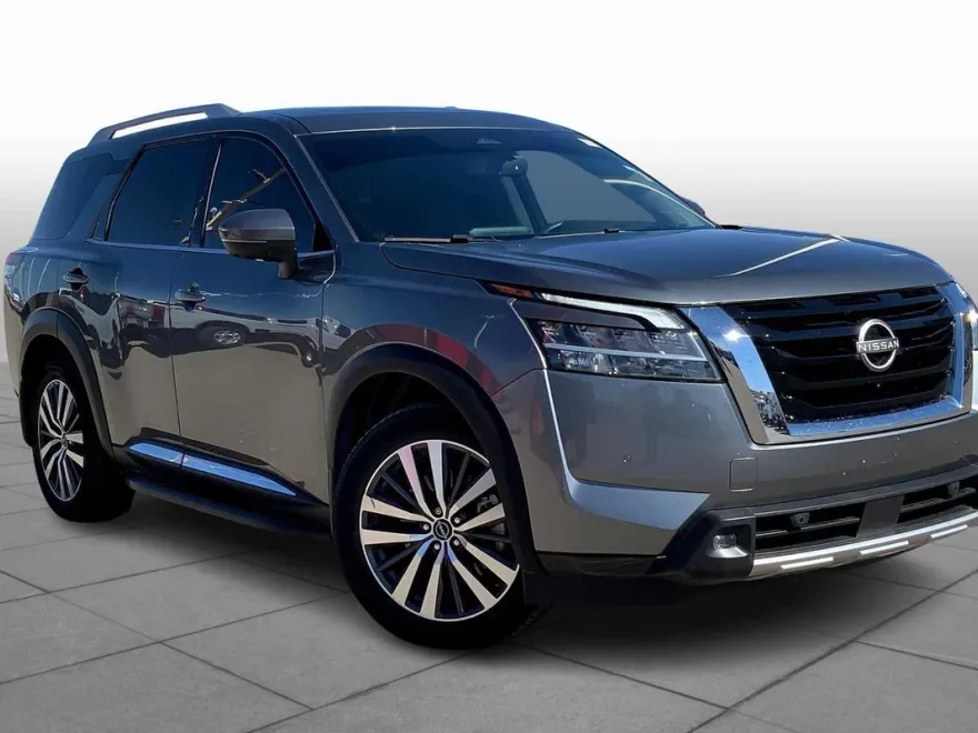 2022 Nissan Pathfinder Platinum photo 1