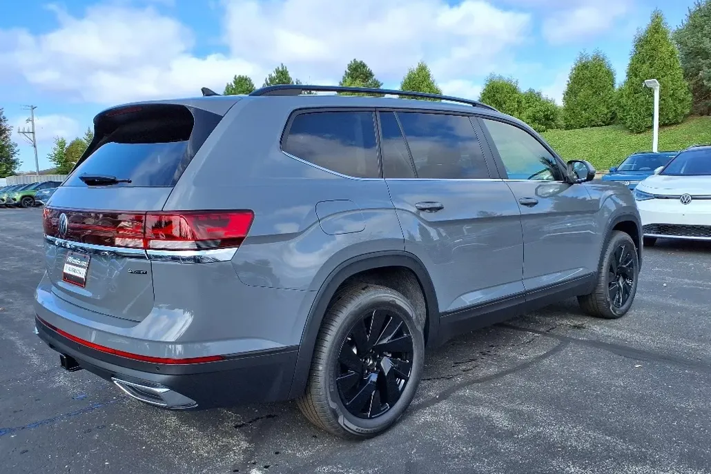2026 Volkswagen Atlas SE Technology photo 1