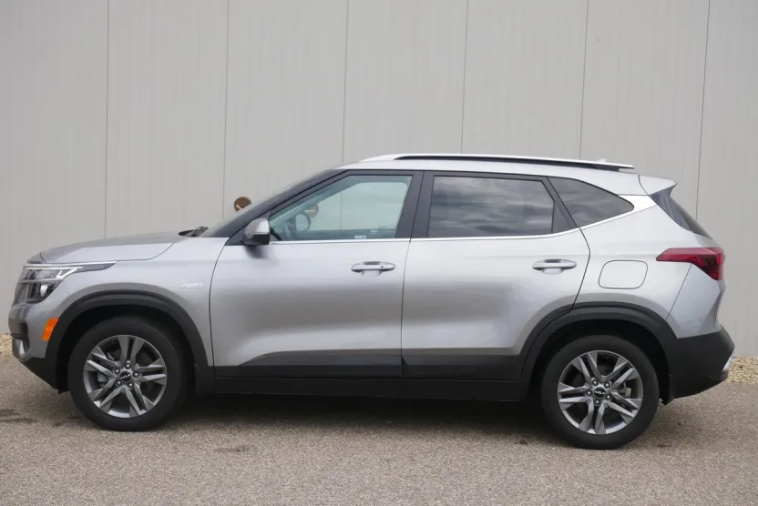2023 Kia Seltos S photo 1