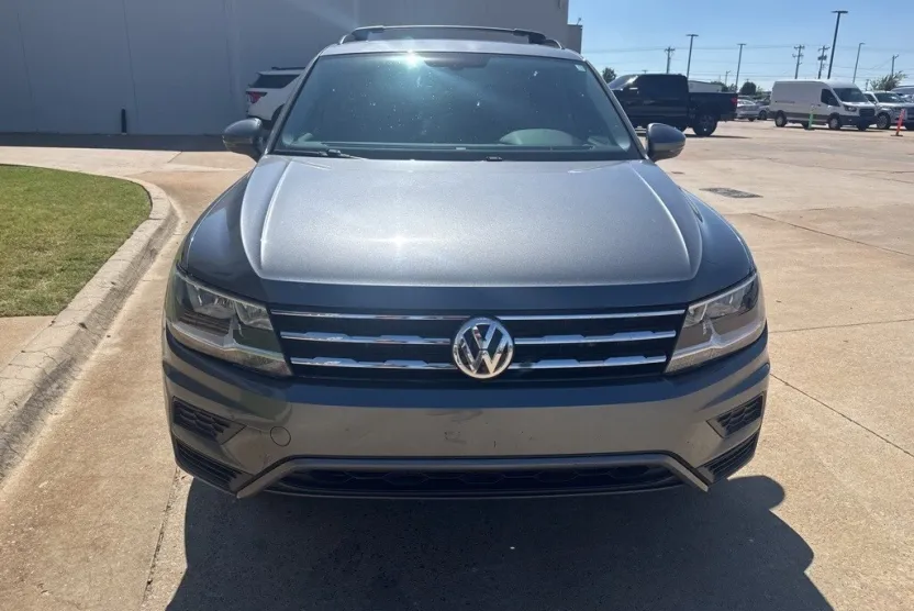 2020 Volkswagen Tiguan SE photo 1