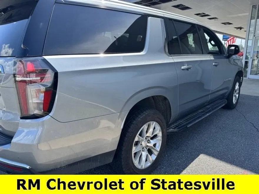 2024 Chevrolet Suburban Premier photo 1