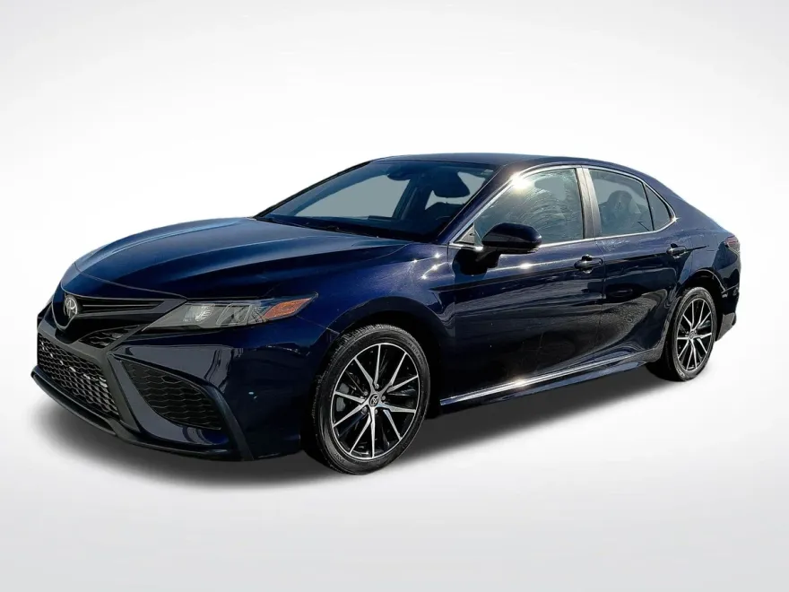 2022 Toyota Camry SE photo 1