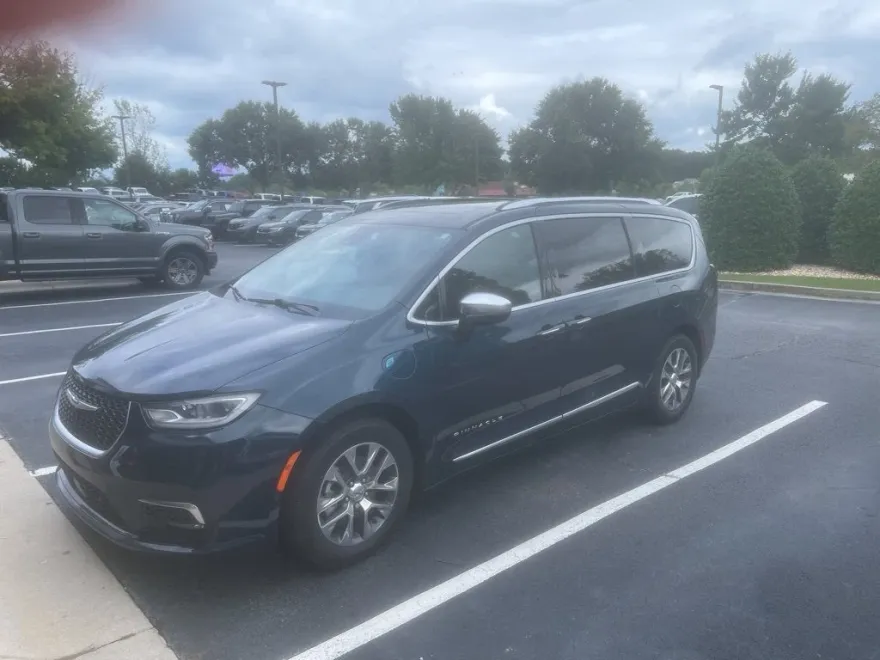 2022 Chrysler Pacifica Hybrid Pinnacle photo 1