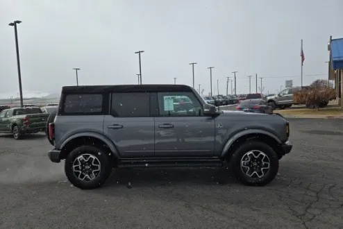 2024 Ford Bronco Outer Banks photo 2