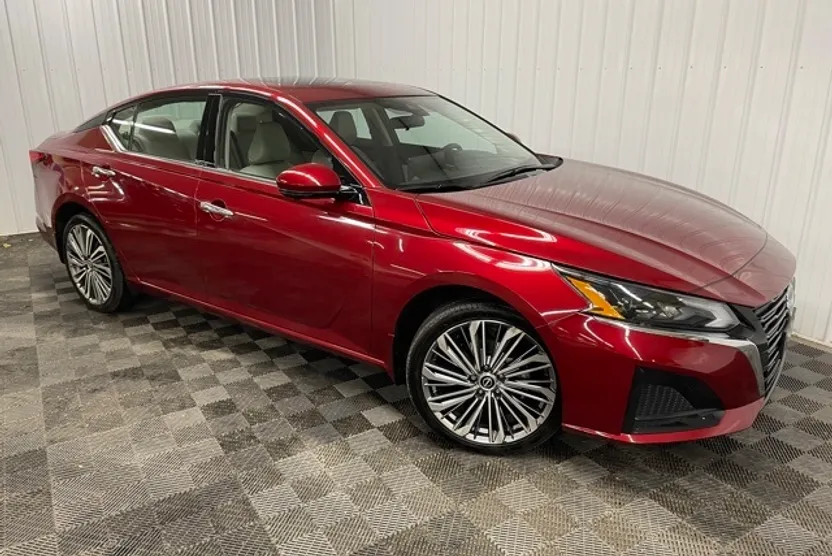 2023 Nissan Altima 2.5 SL photo 1