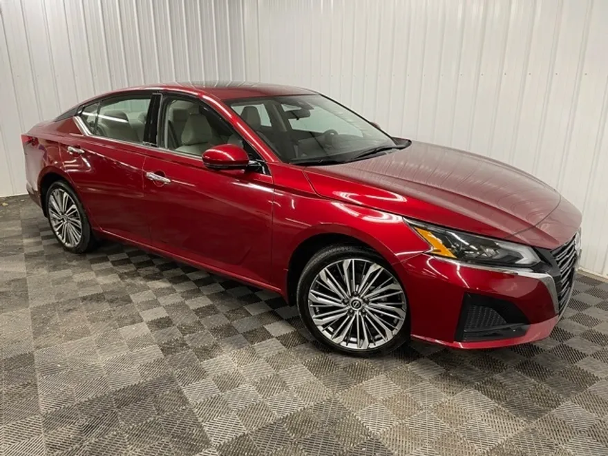 2023 Nissan Altima 2.5 SL photo 1