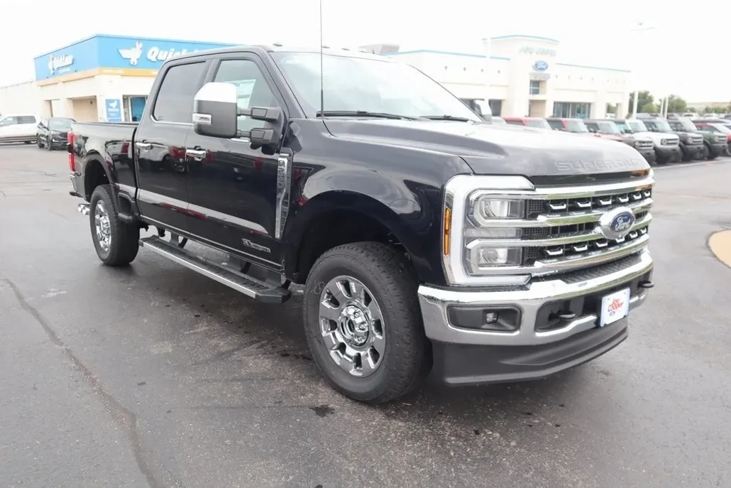 2025 Ford F-250 Lariat photo 1