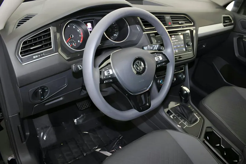 2021 Volkswagen Tiguan S photo 1
