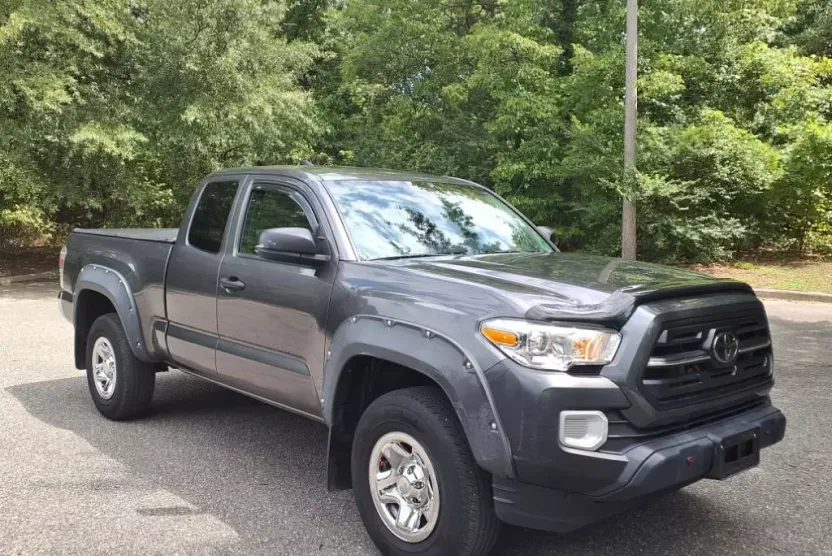 2019 Toyota Tacoma SR5 photo 1