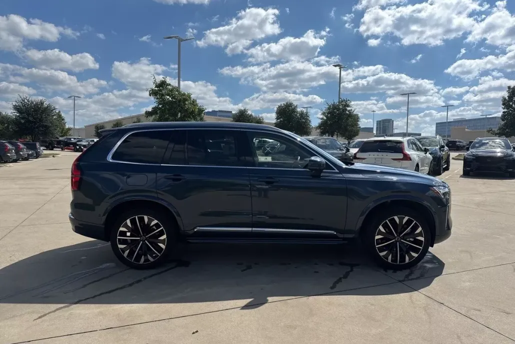 2025 Volvo XC90 Plus photo 1