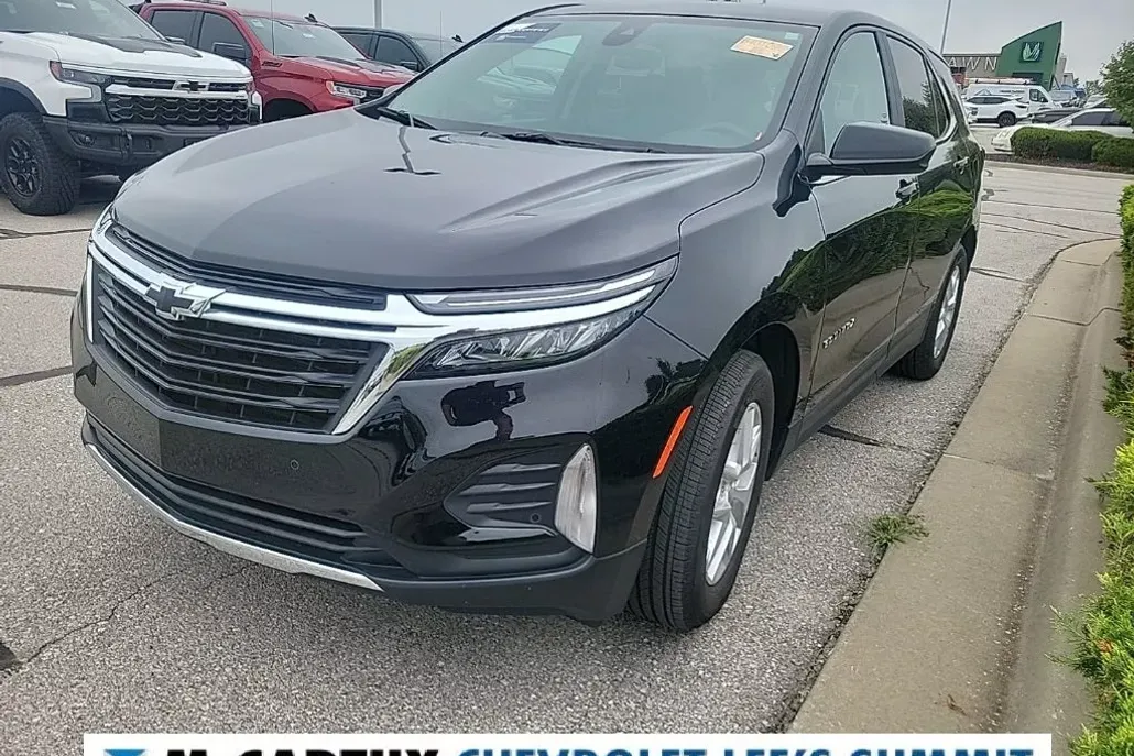 2023 Chevrolet Equinox LT photo 1