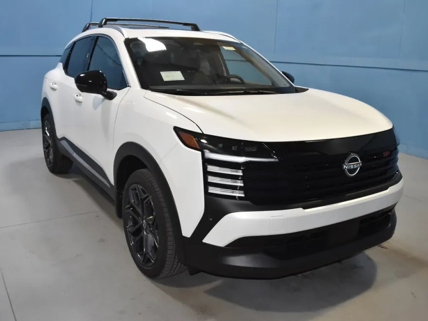 2026 Nissan Kicks SR photo 1