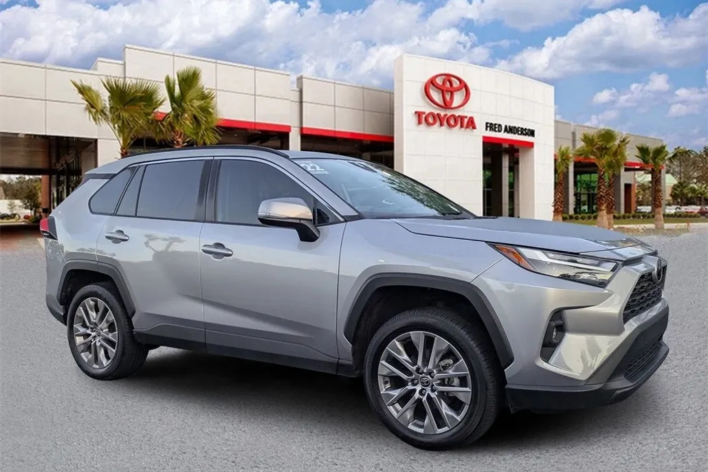 2022 Toyota RAV4 XLE Premium photo 1