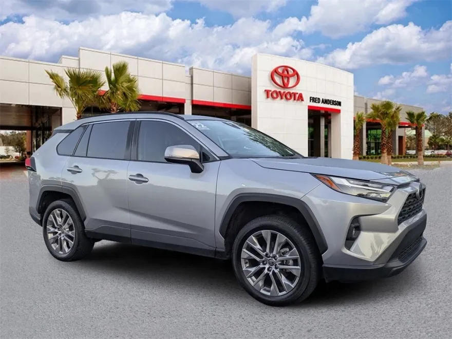 2022 Toyota RAV4 XLE Premium photo 1