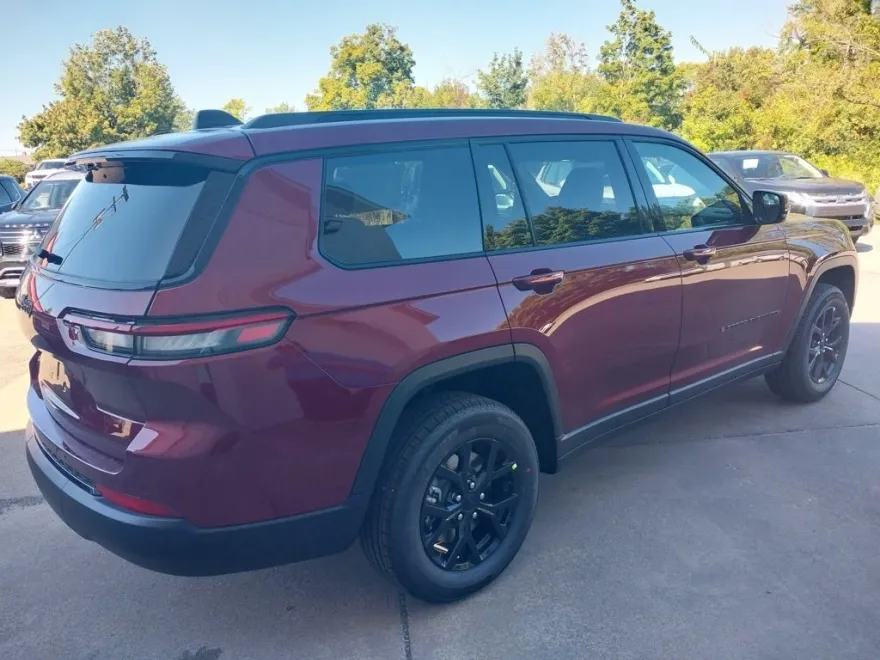 2025 Jeep Grand Cherokee Altitude photo 1