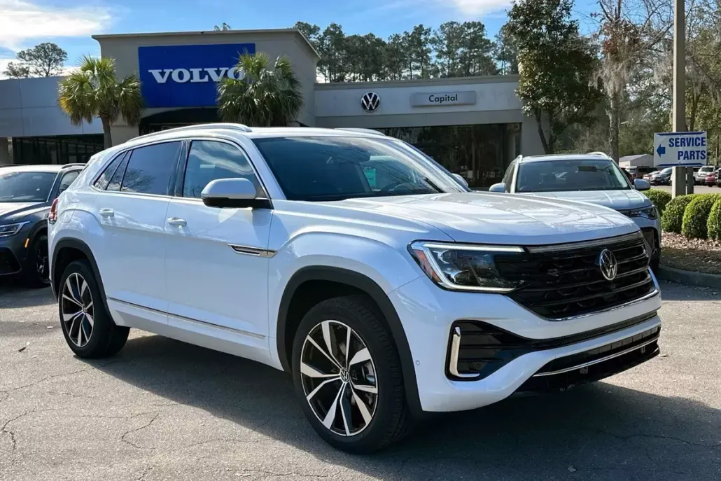 2025 Volkswagen Atlas Cross Sport SEL Premium R-Line photo 1
