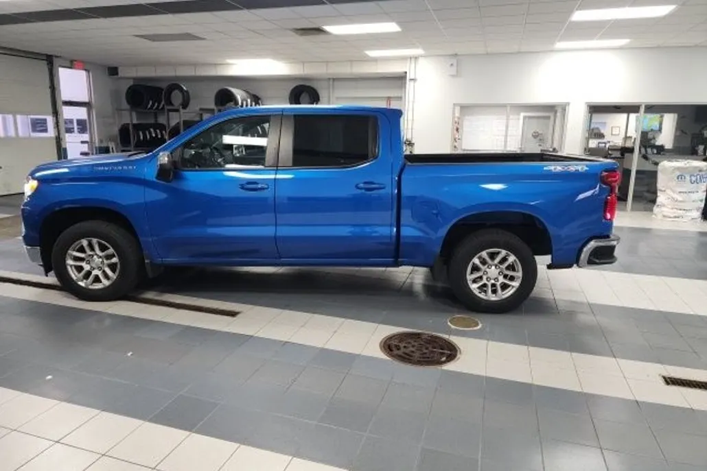 2022 Chevrolet Silverado 1500 LT photo 1