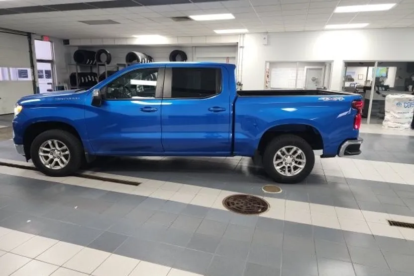2022 Chevrolet Silverado 1500 LT photo 1