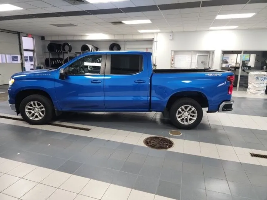 2022 Chevrolet Silverado 1500 LT photo 1