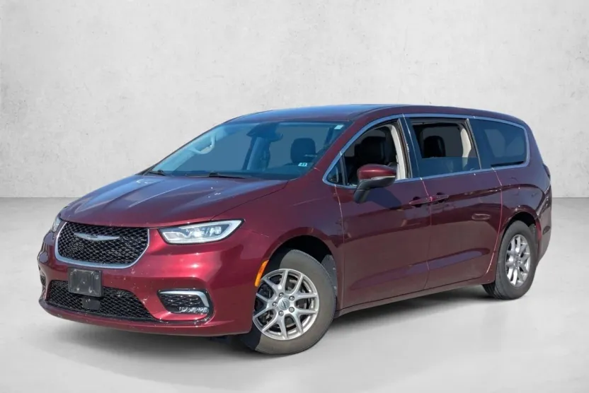 2023 Chrysler Pacifica Touring L photo 1