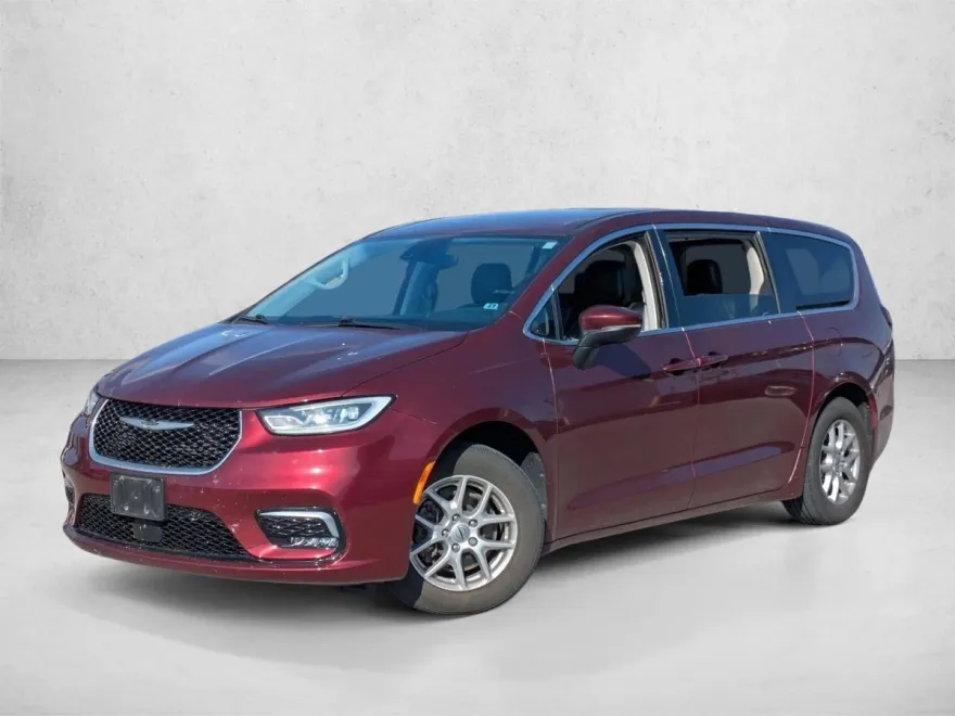 2023 Chrysler Pacifica Touring L photo 1