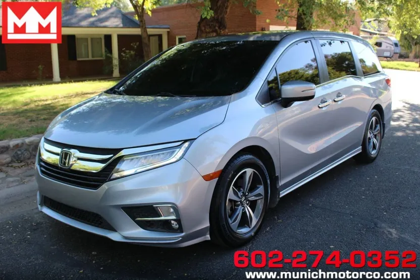 2018 Honda Odyssey Touring photo 1