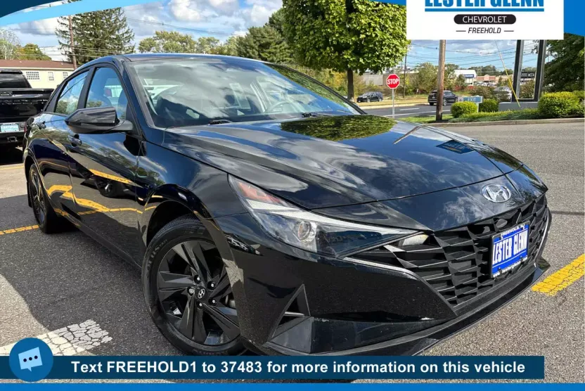 2022 Hyundai Elantra SEL photo 1