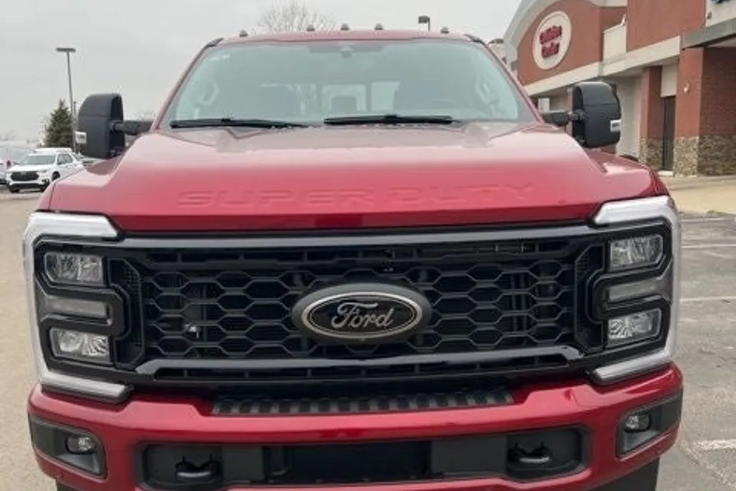 2025 Ford F-350 Lariat photo 1