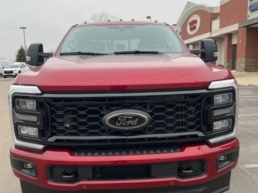 2025 Ford F-350 Lariat photo 1