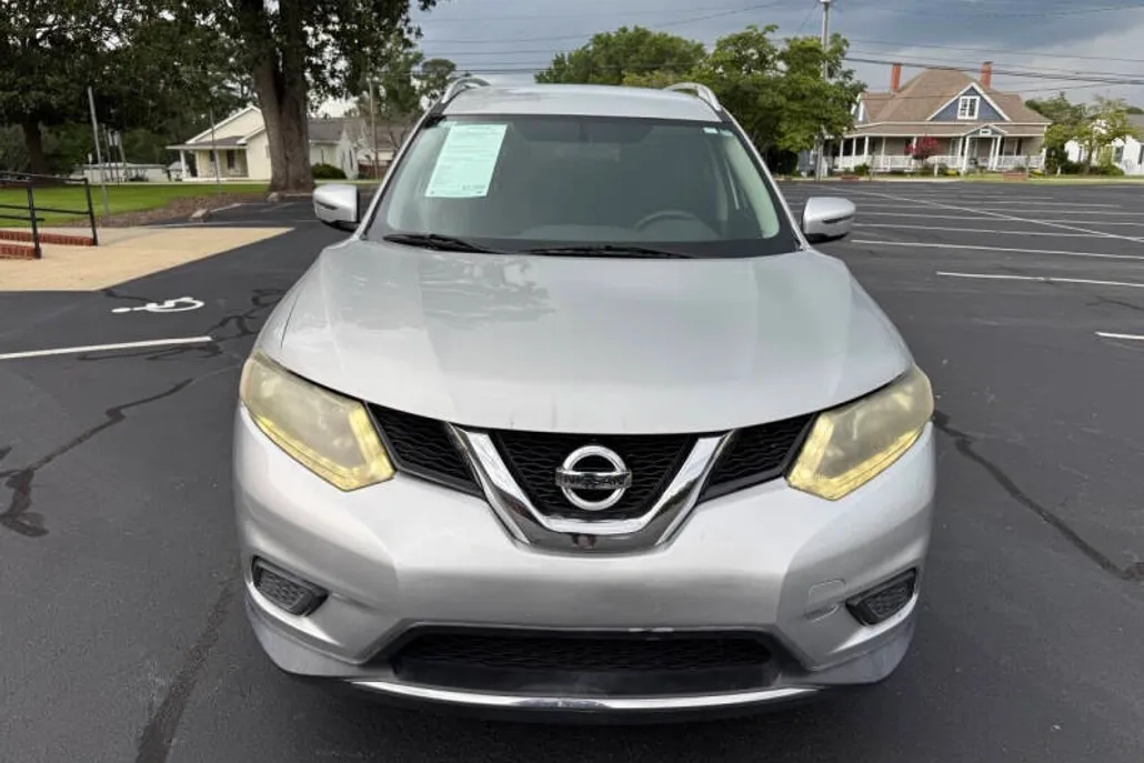2016 Nissan Rogue SV photo 1