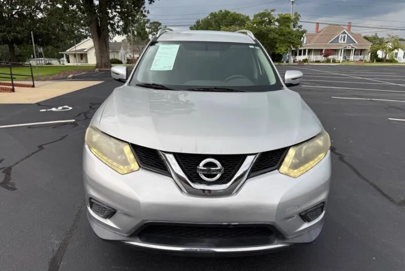 2016 Nissan Rogue SV photo 1
