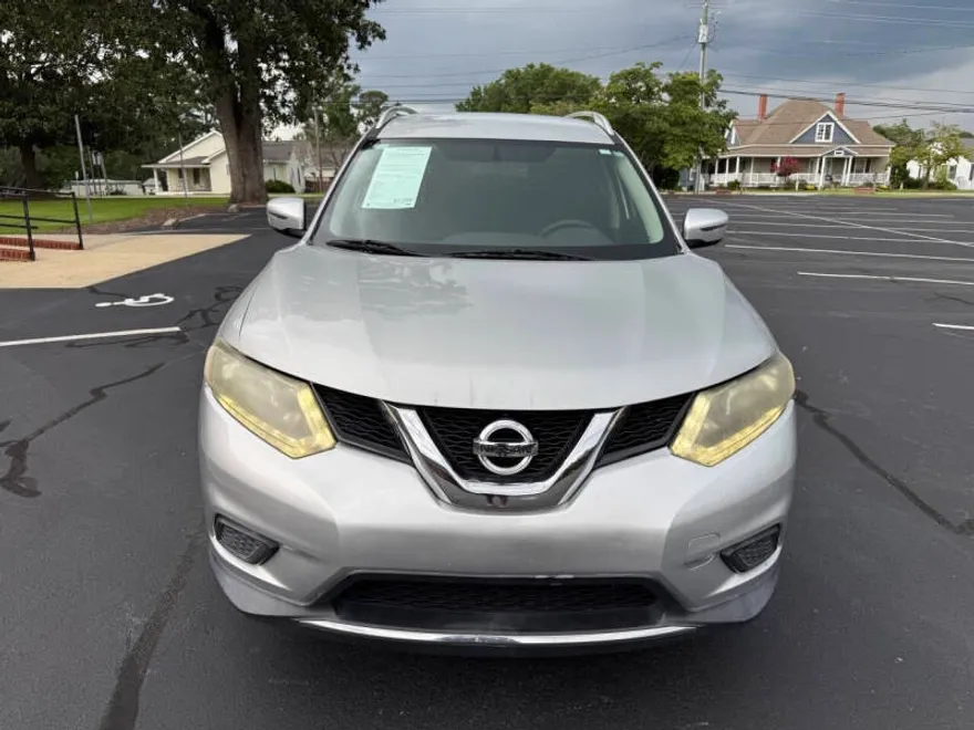 2016 Nissan Rogue SV photo 1