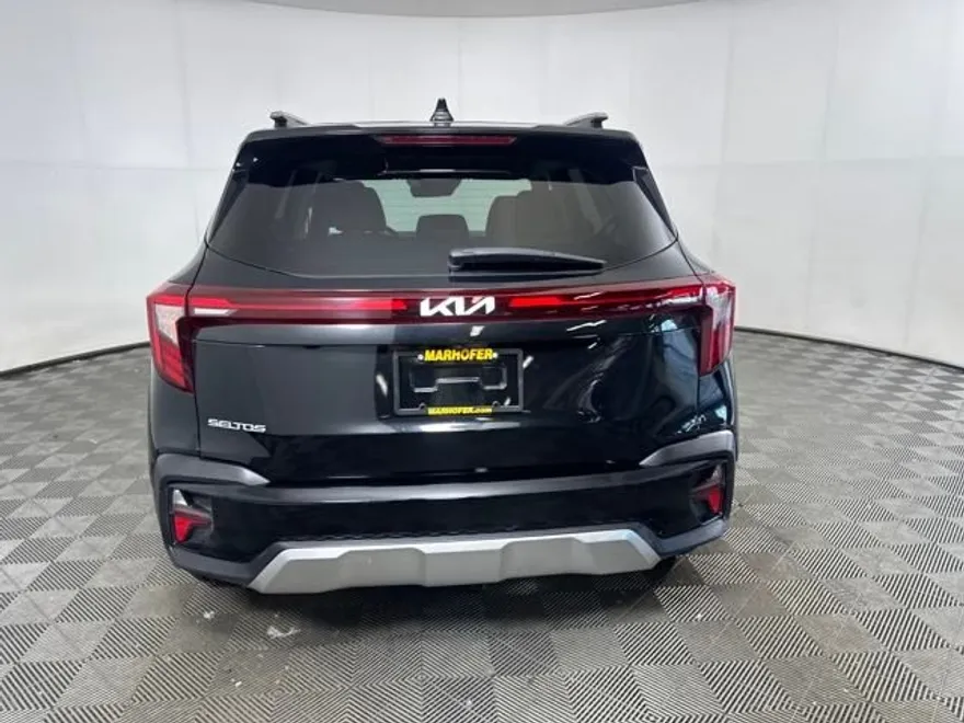 2024 Kia Seltos S photo 1