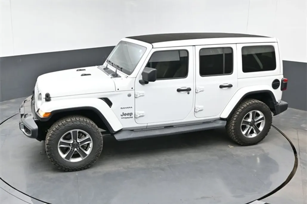 2020 Jeep Wrangler Unlimited Sahara photo 1