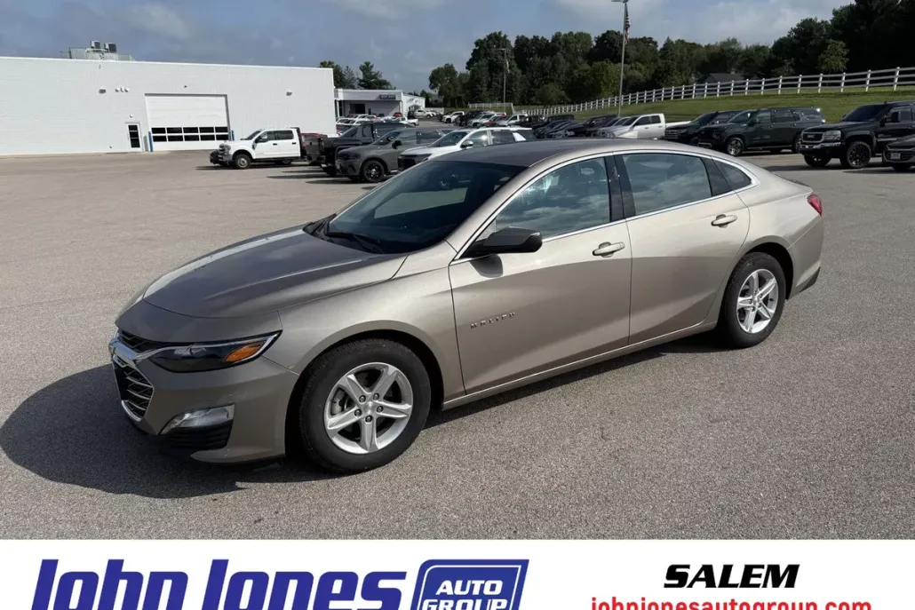 2023 Chevrolet Malibu 1LT photo 1