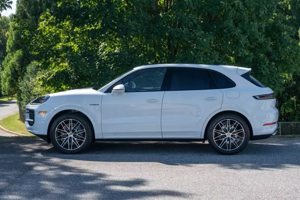 2025 Porsche Cayenne E-Hybrid photo 1