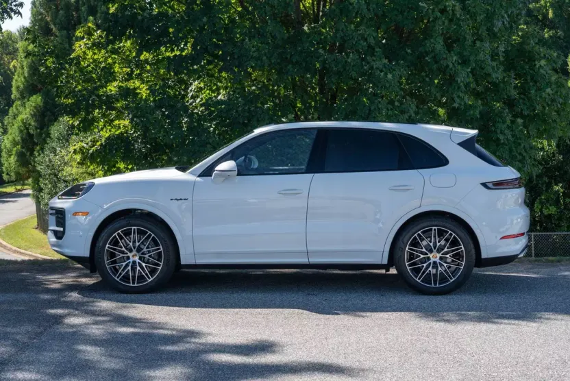 2025 Porsche Cayenne E-Hybrid photo 1