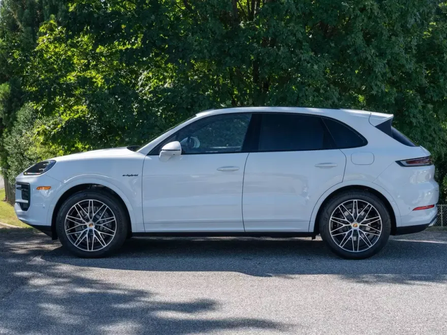 2025 Porsche Cayenne E-Hybrid photo 1