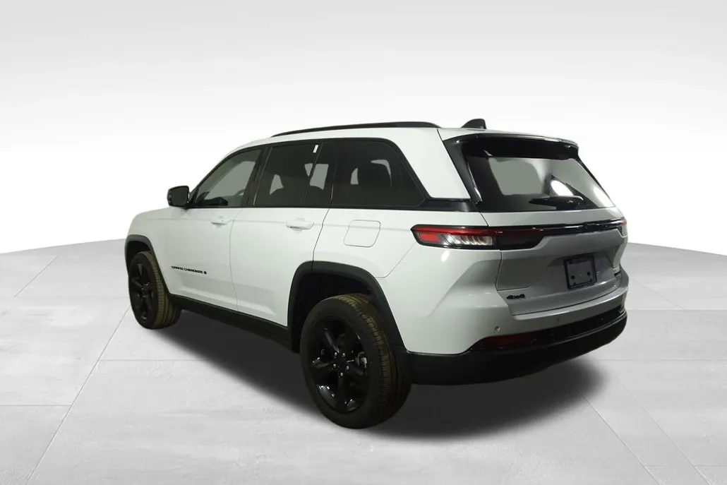 2023 Jeep Grand Cherokee Limited photo 1