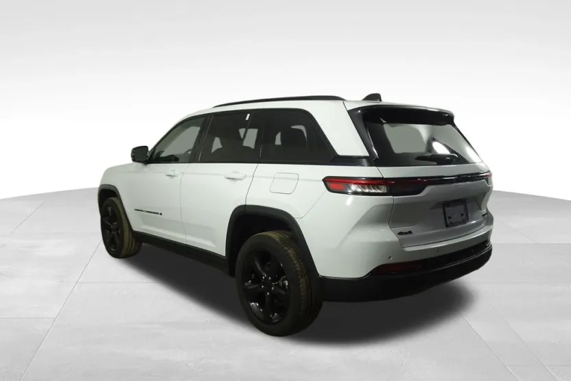 2023 Jeep Grand Cherokee Limited photo 1